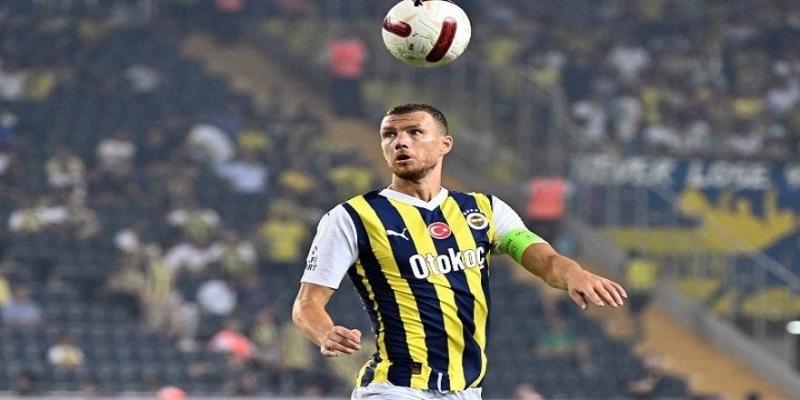 Edin Dzeko, Fenerbahçe'ye Tarihi Performans ile Parlıyor! Zirvenin En Parlayan İsimlerinden Birisi!