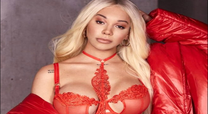 Munroe Bergdorf dünyaca ünlü firmanın çekimlerinde çalıştı