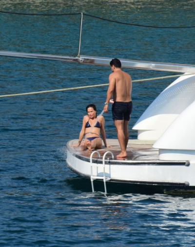 Ebru Şallı yeni sevgilisinin teknesinde özgürlüğün tadını çıkarttı